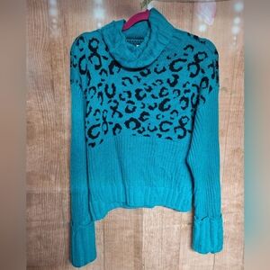 NINE WEST SIZE SMALL BLUE LEOPARD PRINT SWEATER